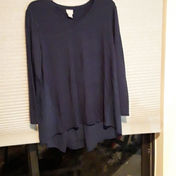 Chico's navy V-neck stretch top - Picture 2 of 9